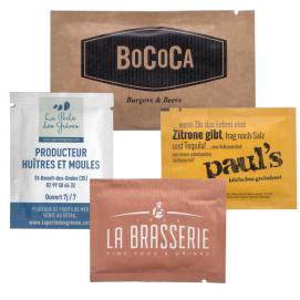 wet refreshing alcohol wipes with logo printed on white or brown kraft paper Refreshing alcohol wet wipes kraft paper